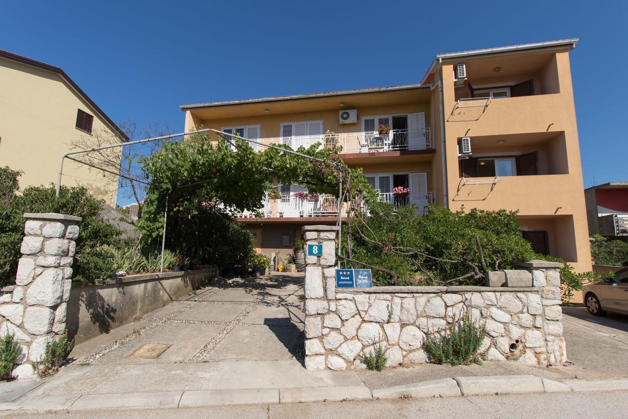 Apartment Anton Cres Luaran gambar