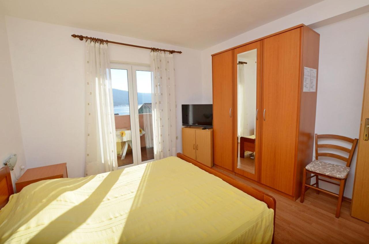 Apartment Anton Cres Luaran gambar