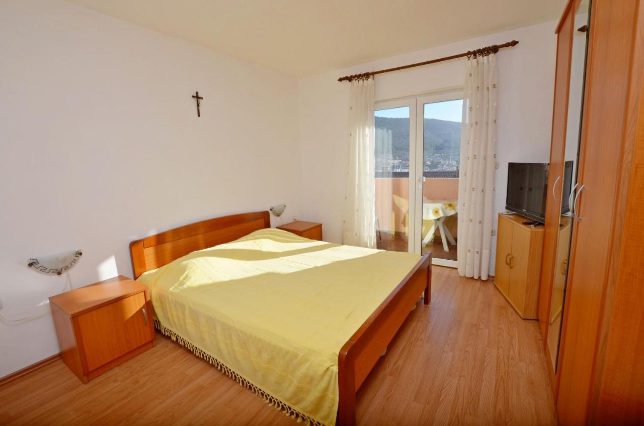 Apartment Anton Cres Luaran gambar