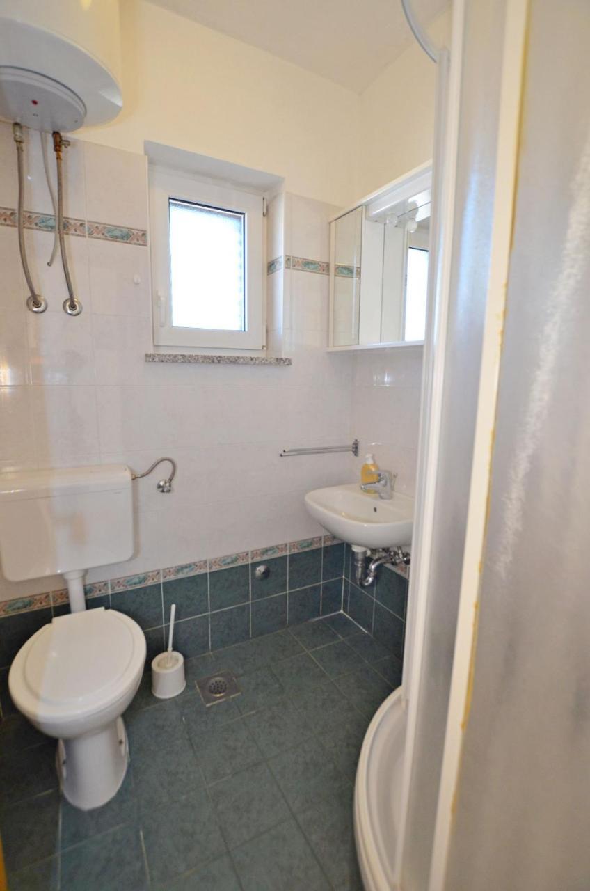 Apartment Anton Cres Luaran gambar