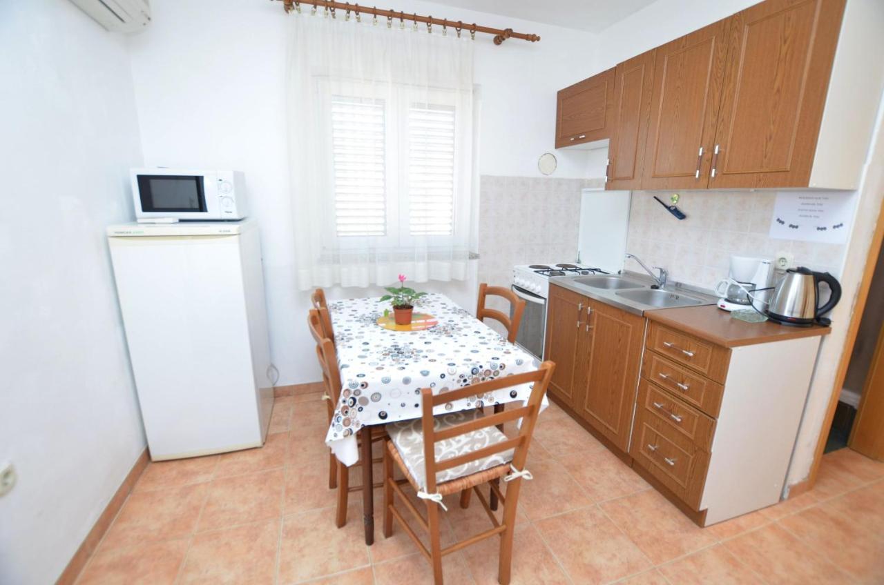 Apartment Anton Cres Luaran gambar
